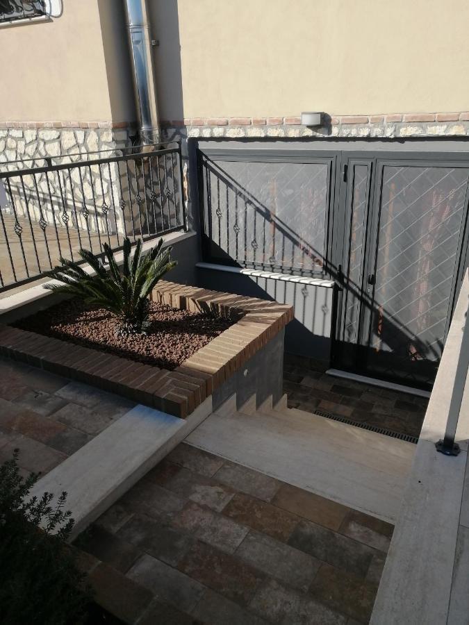 La Casa Del Borgo-Intero Appartamento Latina Exterior photo